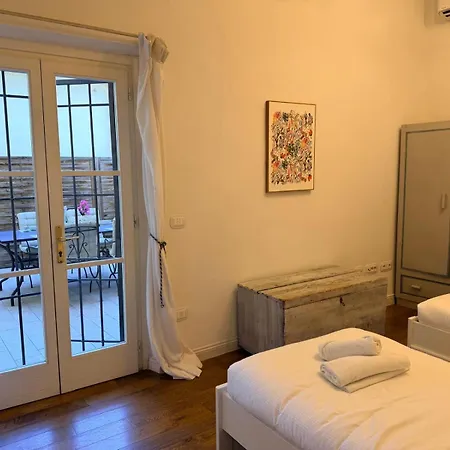 Renaissance Apartament *